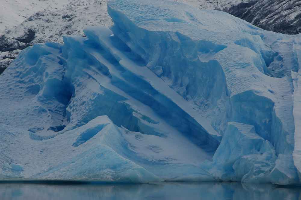 Argentina 065 - parque nacional de los glaciares - lago Argentino - iceberg.jpg